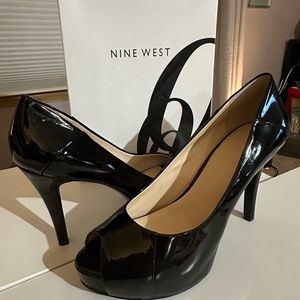Black patent platform 4 1/2” heel